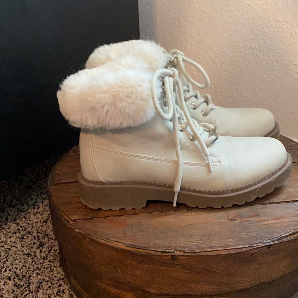 Women’s winter booties